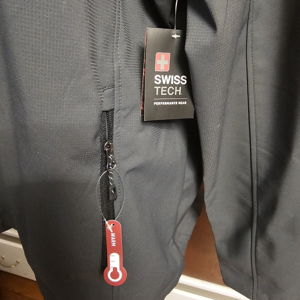 NWT Swiss Tech Men's Gray Softshell Jacket - Picture 3 of 5